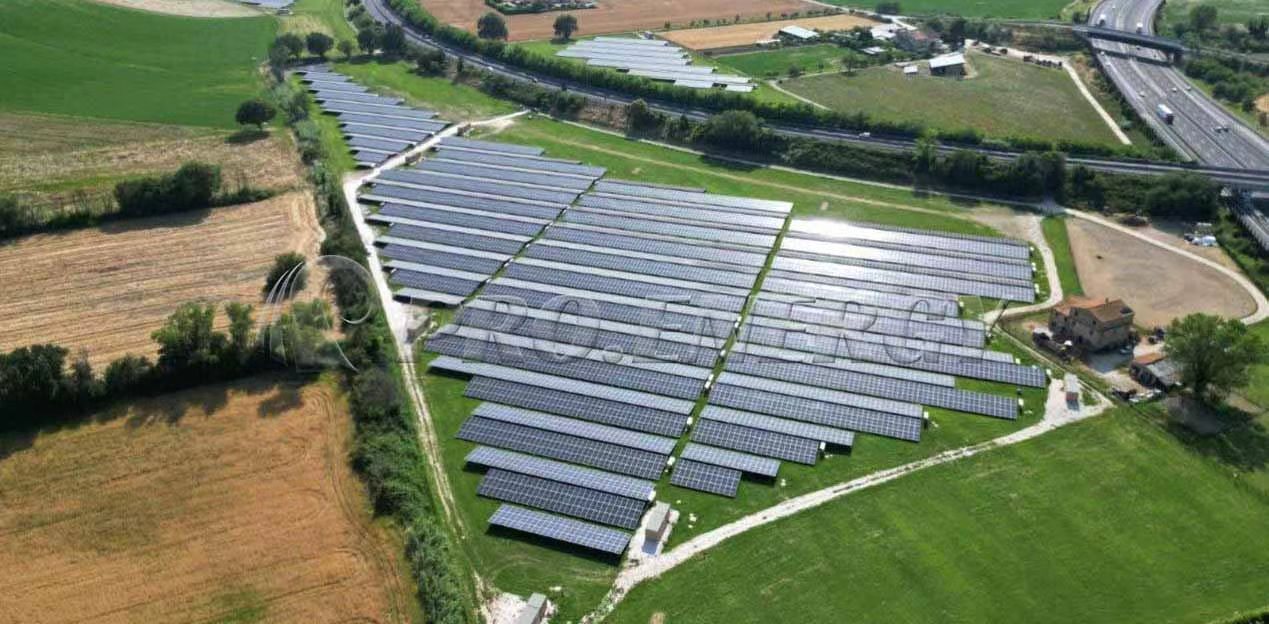 Soluzione di impianto di montaggio a terra da 8 MW in Italia