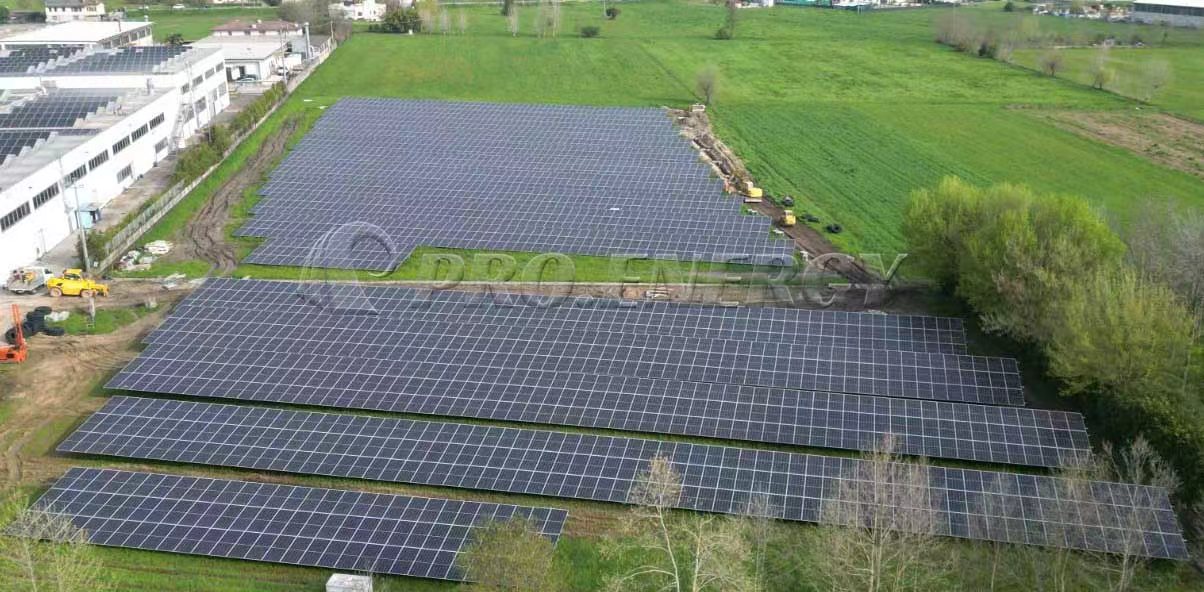 Soluzione di impianto di montaggio a terra da 1,5 MW in Italia