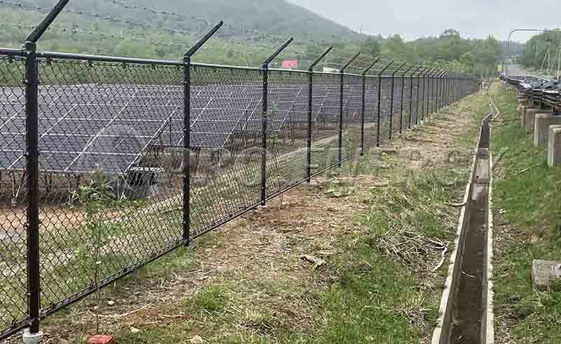 Il progetto di recinzione fotovoltaica Noboribetsu di PROFENCE.ENERGY a Hokkaido è stato consegnato con successo.