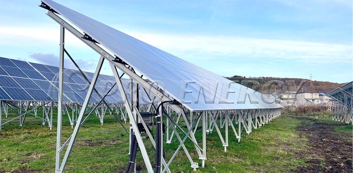 Soluzione di montaggio solare a terra con doppio palo in alluminio
