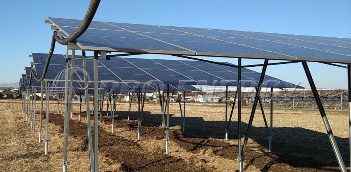 Sistema di montaggio sopraelevato per capannoni agricoli a energia solare