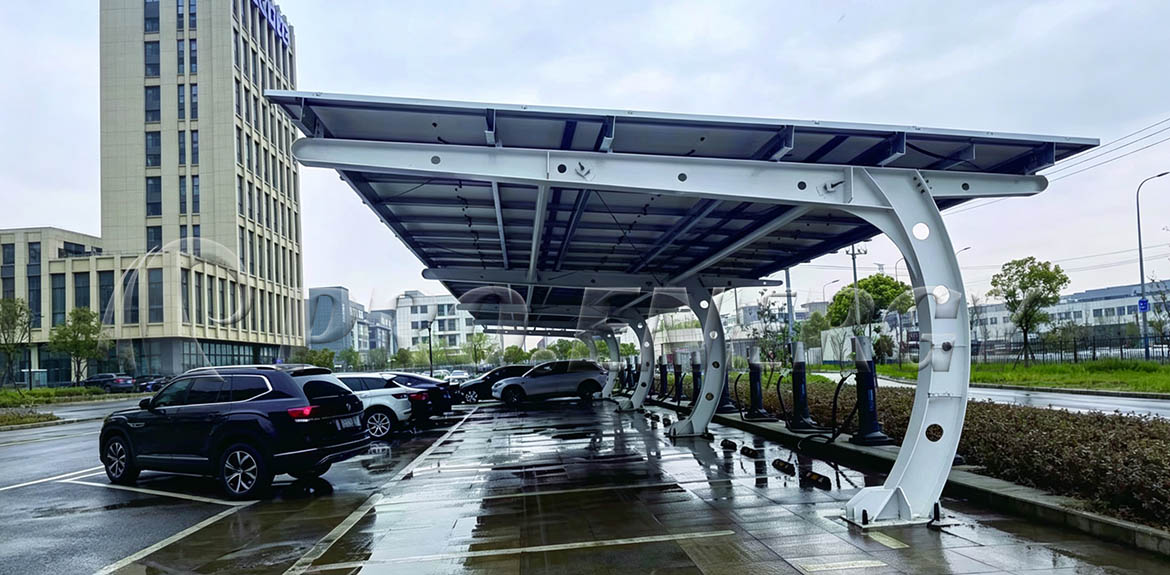 Progetto di tettoia fotovoltaica a forma di C in acciaio al carbonio